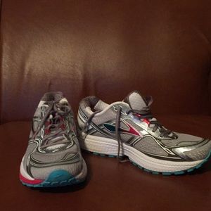 Brooks Ghost 8 Size 9